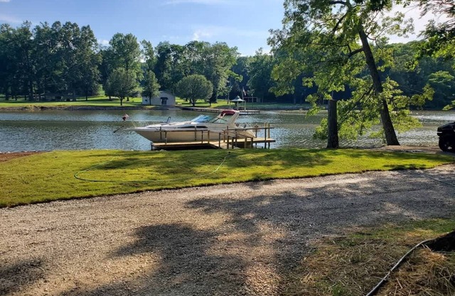 PET FRIENDLY! BOATS AVLBLE! PRIVATE GATE&BOAT RAMP! LEVEL LOT W/LOTS OF SHADE!