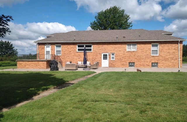35min from Outer Harbor Buffalo! Family-sized home with game room & firepit.