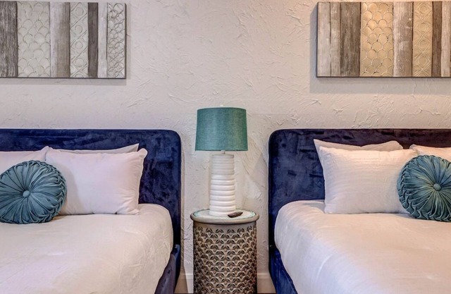 22 Amira SHARP · Sleeps 4 Heated Pool+Spa Dog Friendly $DiSCOUNT$