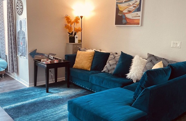 ❄'22 Tuesdays!❄ $122 EVERY TUESDAY in 2022🎁 1Bdr Condo W/ Sun area g Bathroom