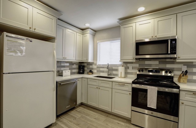 220 #7 Ocean View Ave 2 Bedroom Condo by Redawning