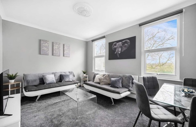 221 Dames Road E7 0EA · Long Stay 10%Off | WiFi | Parking | Sleeps 5