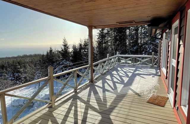 Domaine de 23 acres avec vue EXCEPTIONNELLE sur le fleuve St-Laurent!