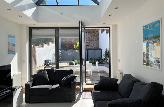 23 MILLHAMS STREET, pet friendly, with a garden in Christchurch