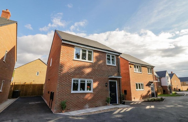 23 Moat House Close