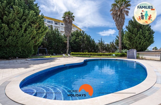 #230 A Flor Flat by Home Holidays