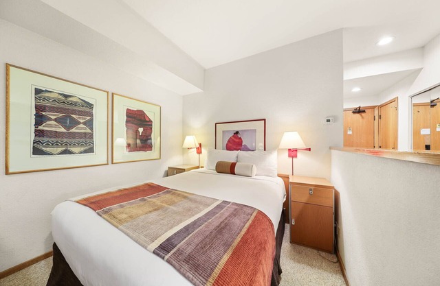 Palisades Tahoe Lodge Studio, Ski-in/Ski-out #234