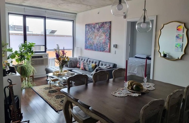 #235 Modern Condo Downtown Montreal with Pool