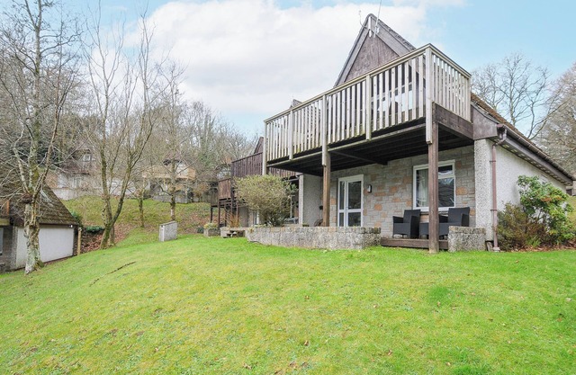 24 VALLEY LODGE, pet friendly, with pool in Drakewalls