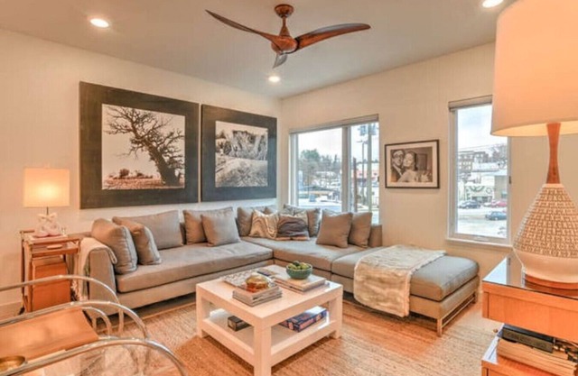 Nouvelle maison de ville contemporaine sur le versant sud avec ascenseur privé et terrasse sur le toit