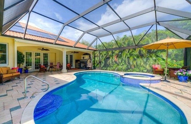 Villa Country Club Residence - Stylish 4 BR Home