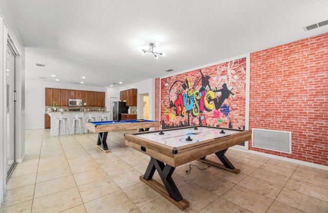25 Minutes from Disney & Universal, Private Pool, Game Room and Themed Rooms!