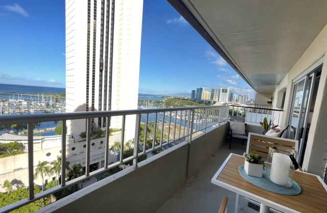 20% Off! Waikiki Ocean Views Penthouse with free parking