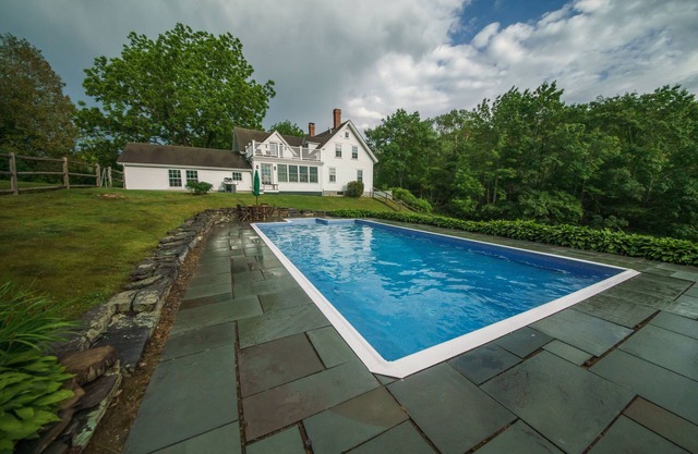 26 Acre Saltwater Farm avec piscine et quai