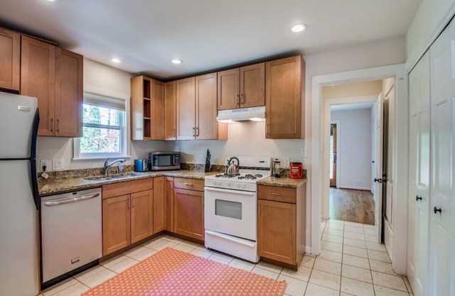 2622 left side · Driem House | Chic Uptown cottage with yard