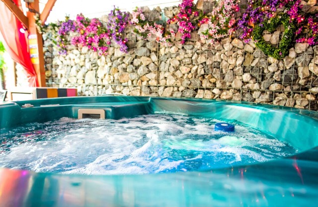 "266" 4 ÉTOILES ~ HOT-TUB ~ LOG-FIRE ~ BQ, PLAINE DE JEUX, VERROUILLAGE VÉLO, BikePark Wales