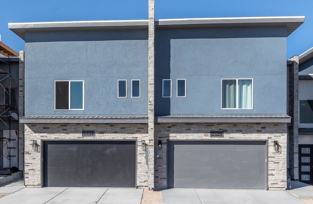 #27 3-bedroom townhome in enjoyable Elko with Mountain view