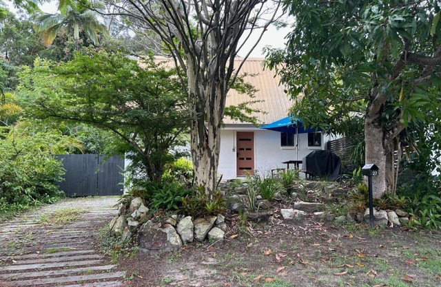 27 Green Valley Drive - Rainbow Beach. Beach Chalet. Pets welcome