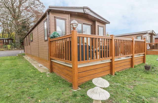 27 Lake View, CAWSTON