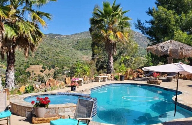 276A) Relaxing Pool Getaway!