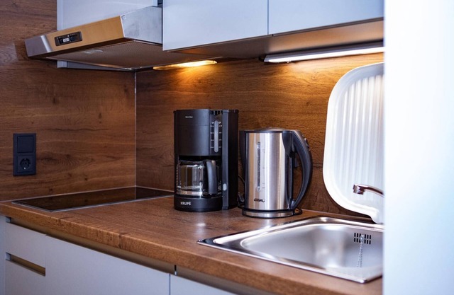 Lumineux studio d'une pièce de 28 m² avec balcon
