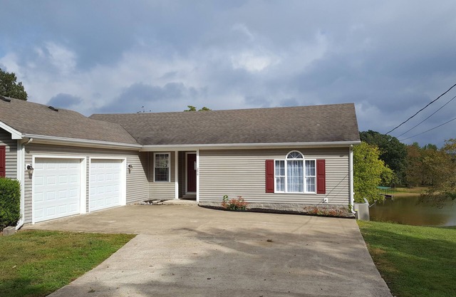 Bayside Bungalow, grand quai, accès facile par autoroute, près de LBL