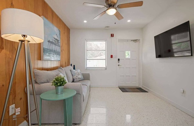 2A Newly Renovated 1/1 at Coastal Cottages