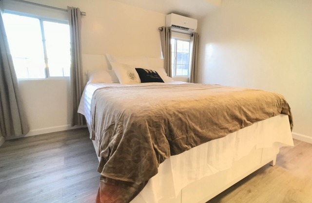 Cottage 2b2ba avec cour à Arcadia, 30 minutes à DTLA (AC, buanderie et parking)