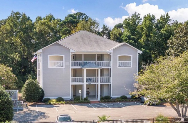 2BD 2 BA in exclusive St. James w/ pool. Easy access to OKI Beaches & Southport!