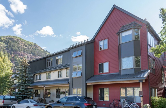 Condo 2BD / 2BA dans la ville de Telluride, pour 6 personnes, garage, bain à remous, barbecue, piscine