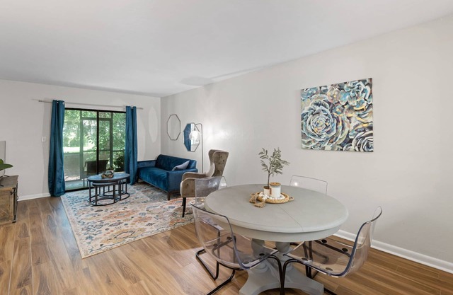 2bd/2ba Condo * Pool * Newly Renovated * 30+ day stays