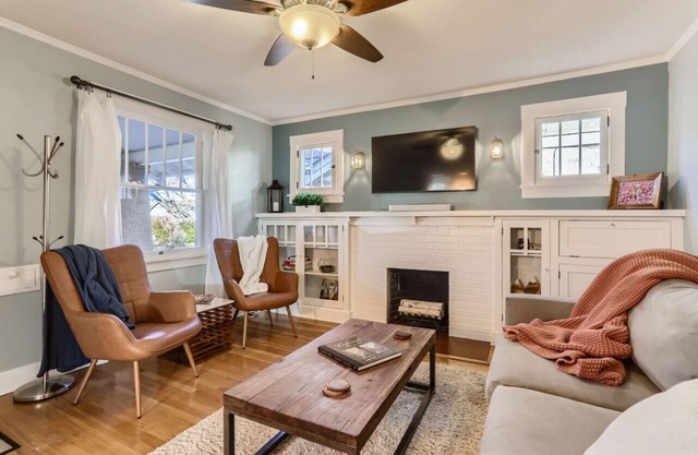 2bd 2ba Highlands Bungalow I Fire pit I Backyard