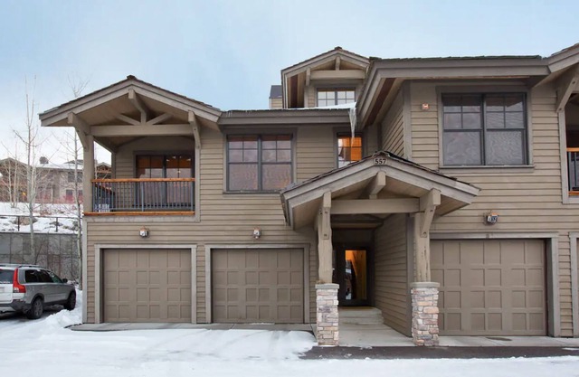 2BD/2BA Modern Ski Condo, Walking Distance Downtown Jackson