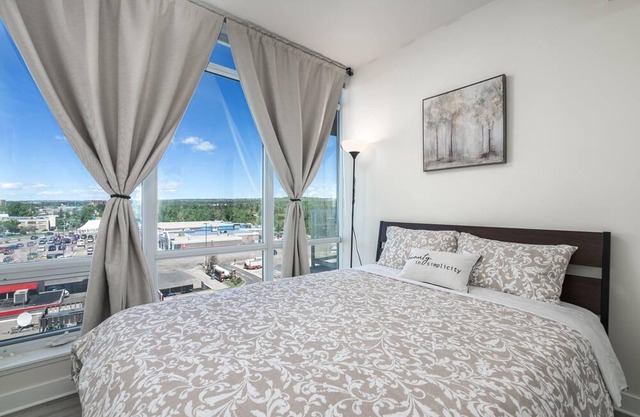 2Br Condo w/UG parking+gym near UofC/CTrain/Mall