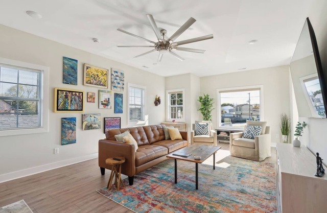 2Bd/2Ba in GTown! An Easy 4 Miles to Churchill Down & KY EXPO CTR! Free parking!