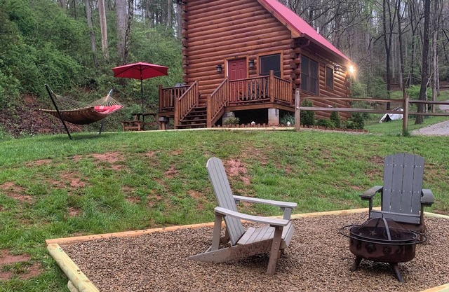 2bd Cozy Log Mountain Cabin in Franklin w/Wi-Fi
