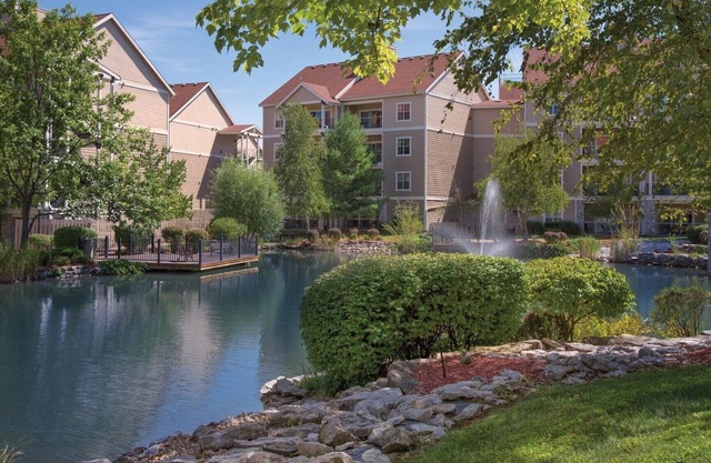 2BD Deluxe/Branson - w/Pools, Barbecue, Gym!