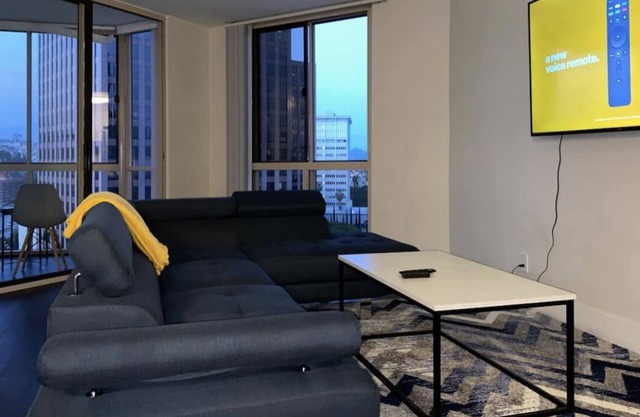 2bd Modern Unit high floor