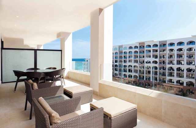 2BD Villa La Valencia Beach Resort