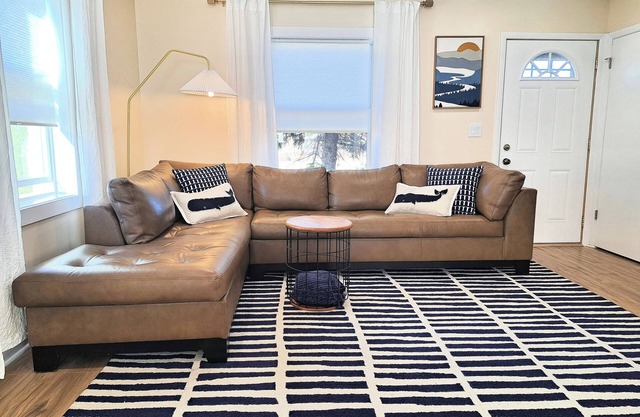 2bed /1bath TH - 7min Six Flags, 14min Navy Base