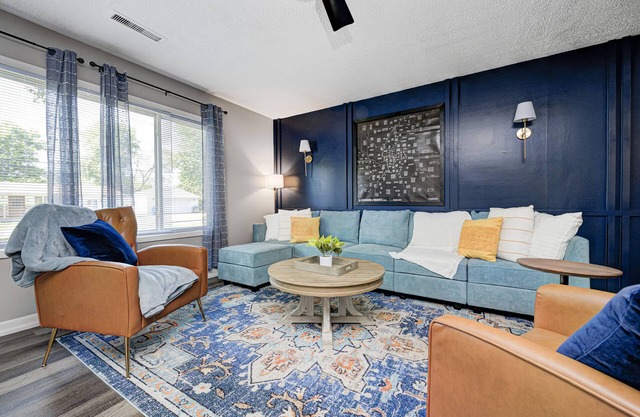 2Bed/1Bth - King Bed Monon Trail