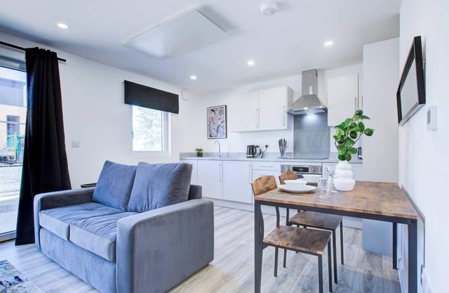 2BED 2BATH in - Next to Station for 6 FREE Parking