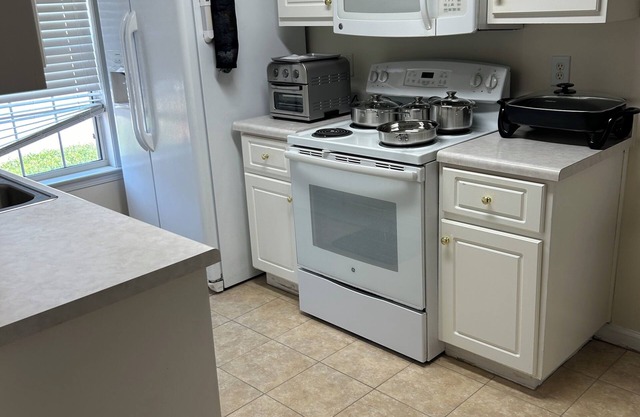 2Bed/2Bath Townhome w/Fishing Pond, Fenced Backyard, and Office