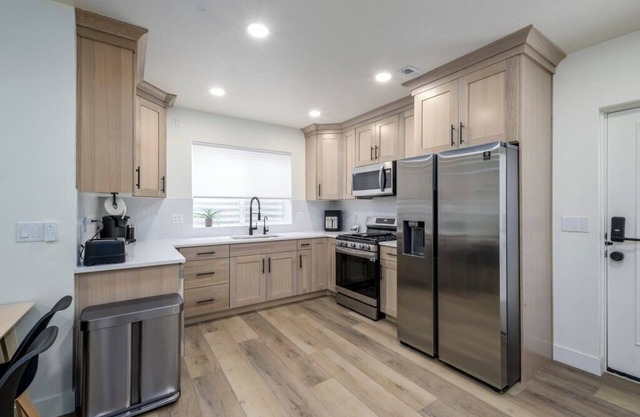 2BR, 1BA, Furnished, Smart Apt, 30+ Days Stay, Dog-Fr