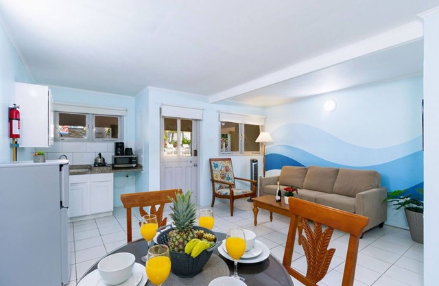 2BR 1BA Ground Level in the Heart of Aruba ~ Pool