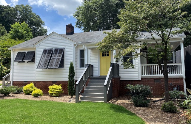 2BR/1BA Sunny Bungalow 2Mi to Downtown Gvl