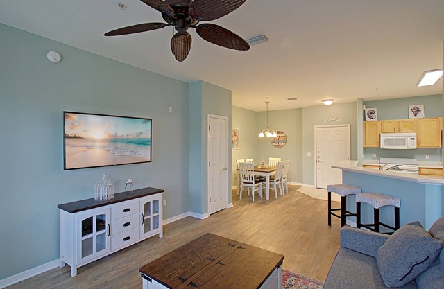 2BR 2 BA Close to Sanibel and Ft. Myers Beaches