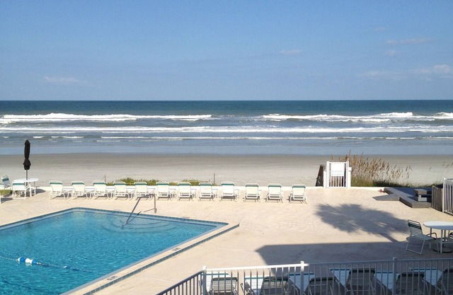 2/2 Direct Oceanfront, Boogie Boards, parapluie, serviettes de plage, PRÊT pour VOUS!