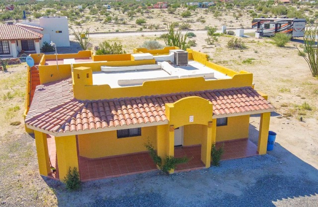 2BR /2BA Family Vacation Home with WiFi