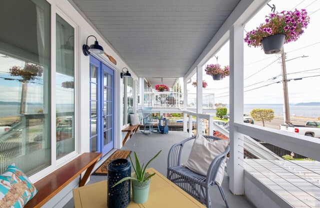 2BR 2BA The Waterfront Gray on Alki Beach EXT STAY